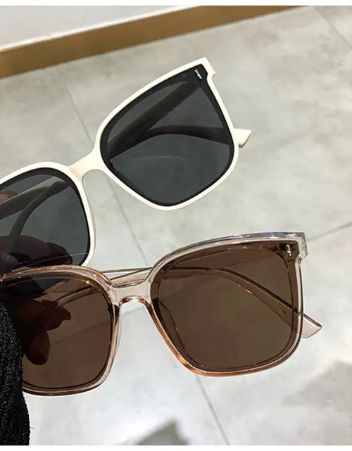 Load image into Gallery viewer, Vintage Square Sunglasses
